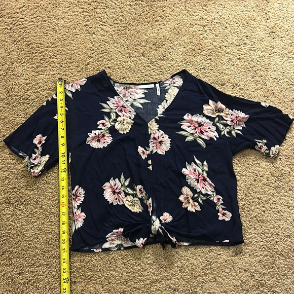 Rhee Tie Front Top - Picture 4 of 7